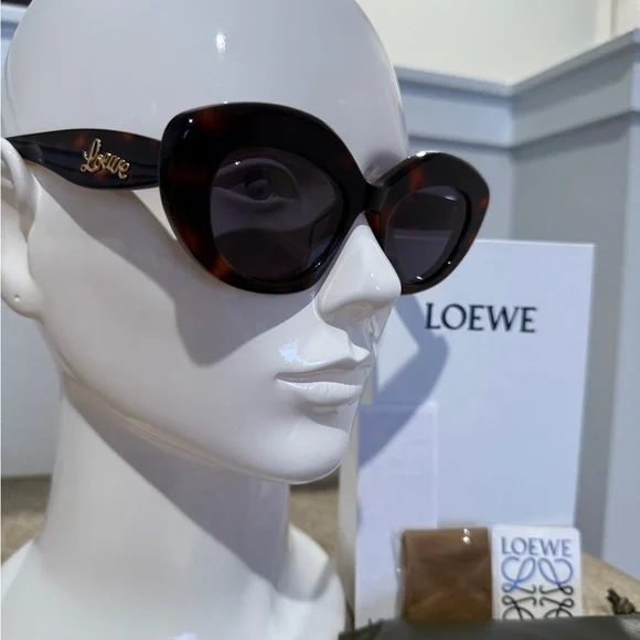 Used Loewe Women's Dark Tortoise Sunglasses LW501531 - Picture 3 of 7